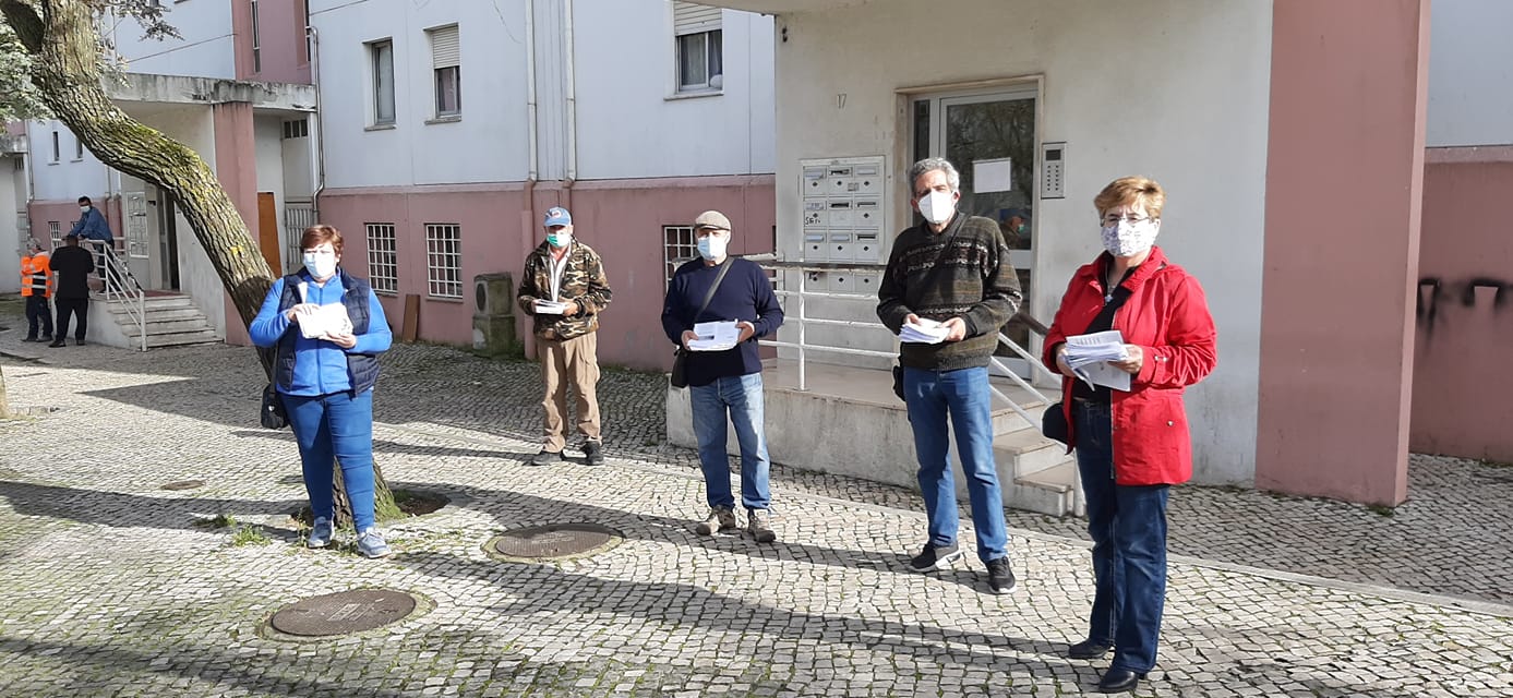 Activistas da CDU contactam com população e comércio local do Laranjeiro