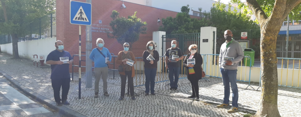 Eleitos CDU em contacto com as populações da Caparica (Vila Nova)